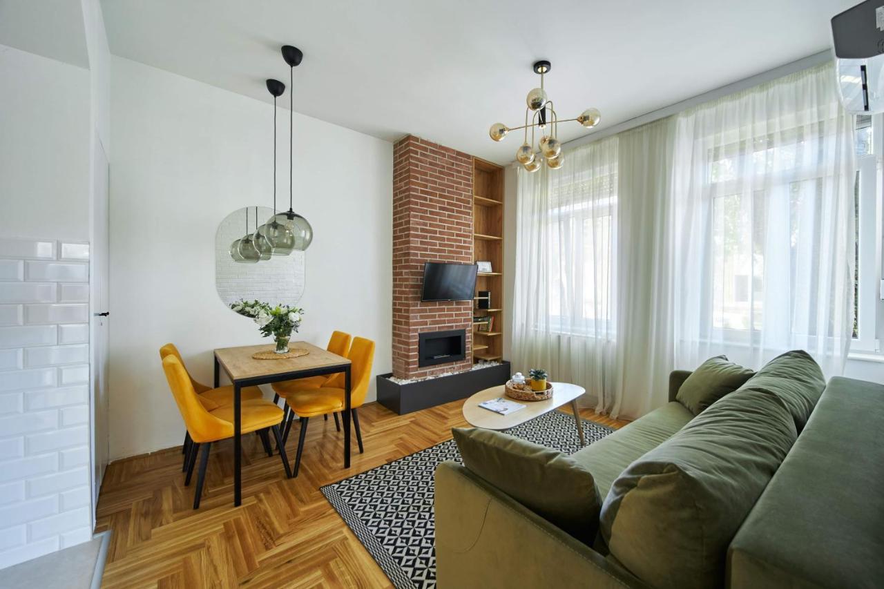Modern Living Apt - Emberly - Private Parking โนวีซาด ภายนอก รูปภาพ