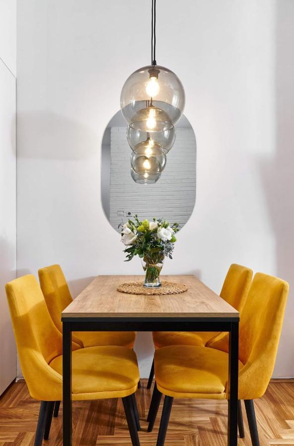 Modern Living Apt - Emberly - Private Parking โนวีซาด ภายนอก รูปภาพ